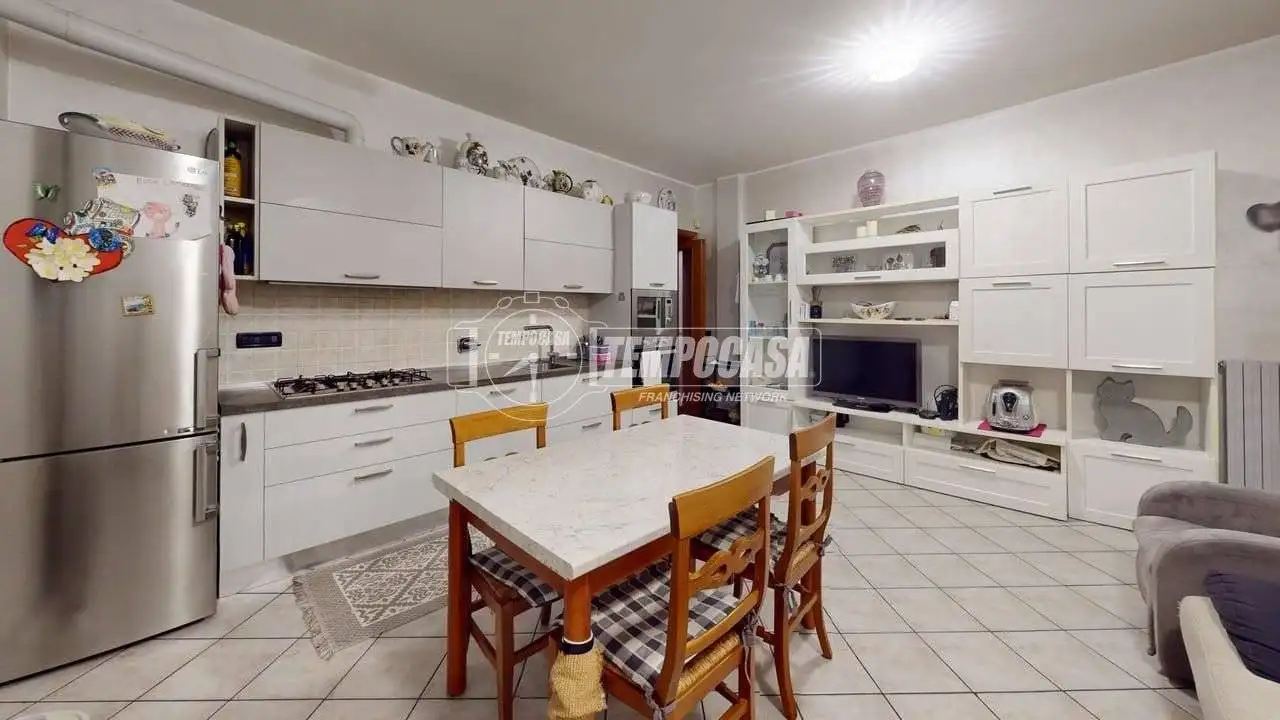 Trilocale via LEONE CASALE 22, Brandizzo - foto 2