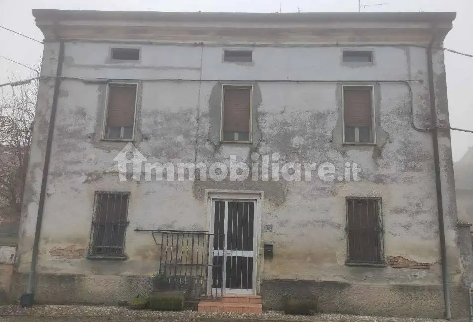 Casa indipendente in asta a Rivarolo del Re ed Uniti