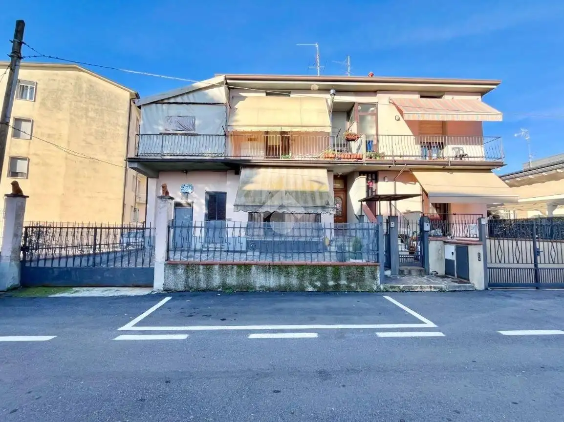 Villa in vendita a Adro