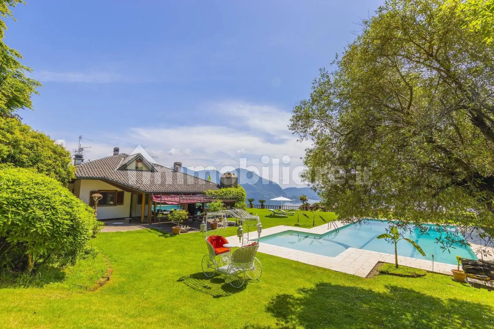 Villa in vendita a Arizzano