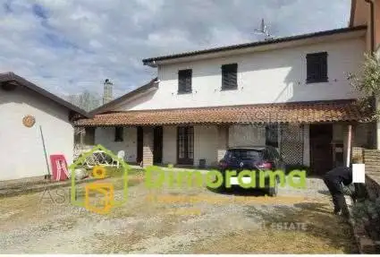 Casa indipendente in asta a Pescia