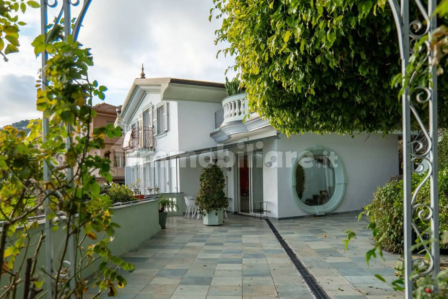 Villa in vendita a Bordighera