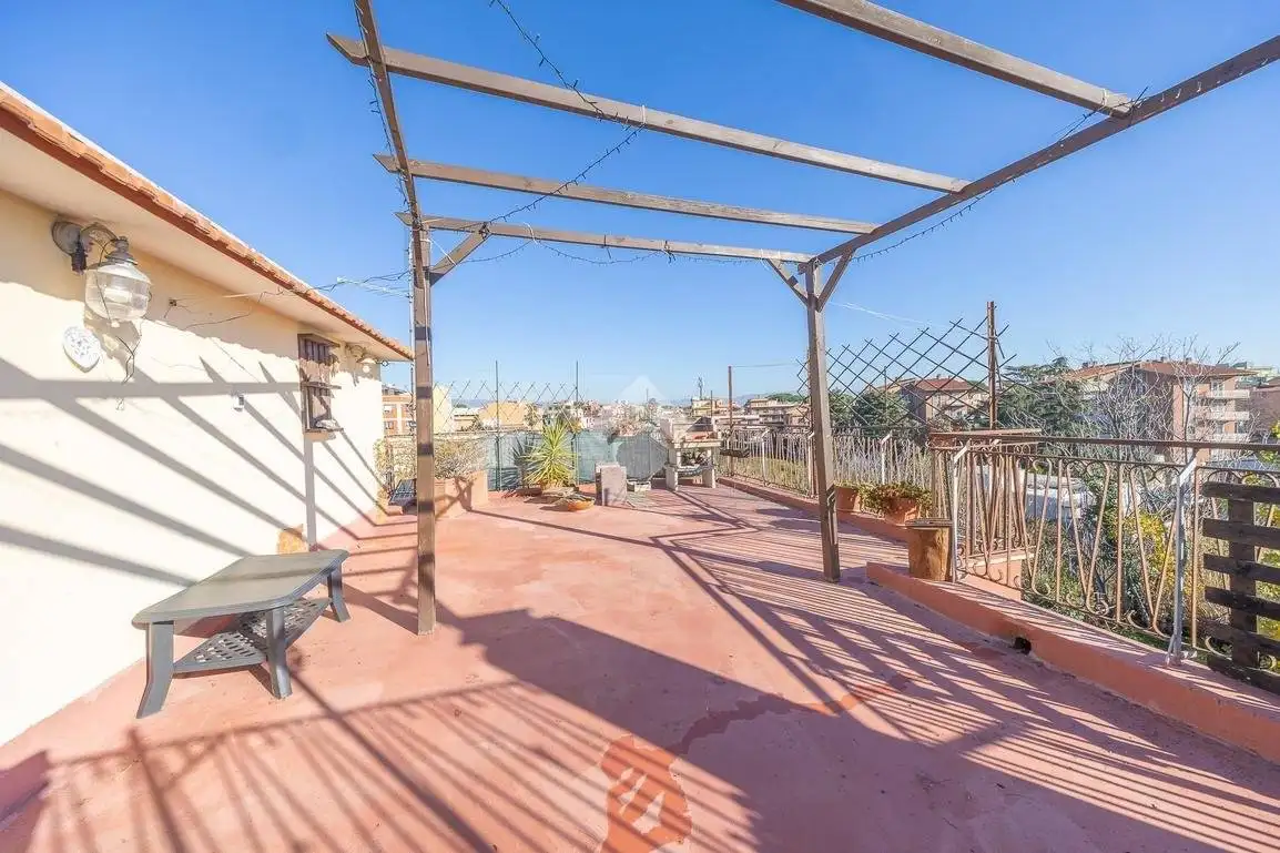 Villa bifamiliare in vendita a Roma