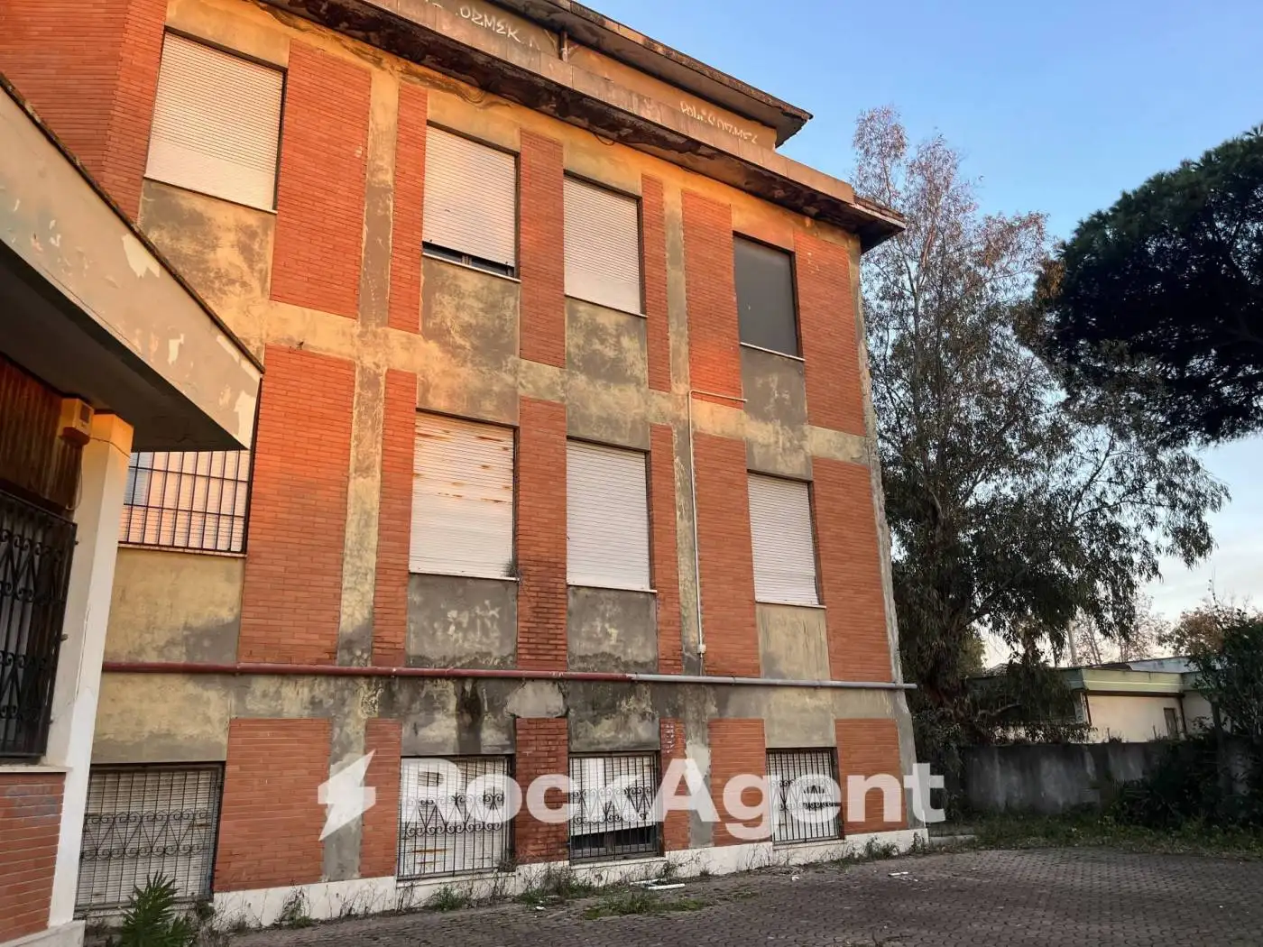 Palazzo - Edificio in vendita a Anzio