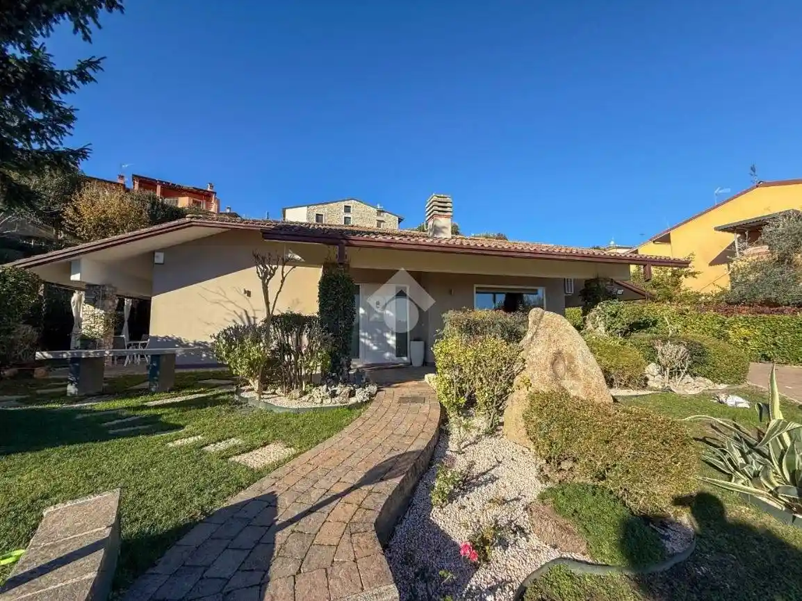 Villa in vendita a Soiano del Lago