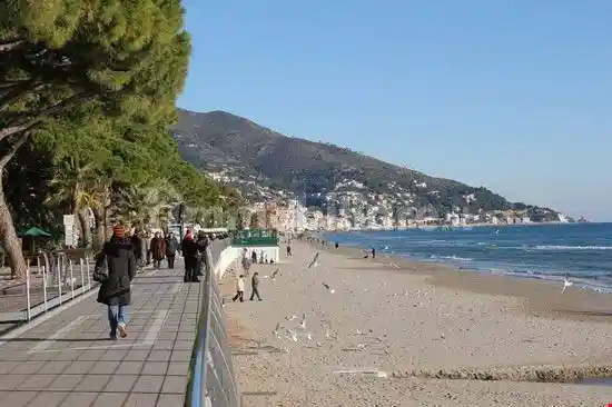 Quadrilocale via Leonardo da Vinci, Via Roma, Borgo Barusso, Alassio - foto 2