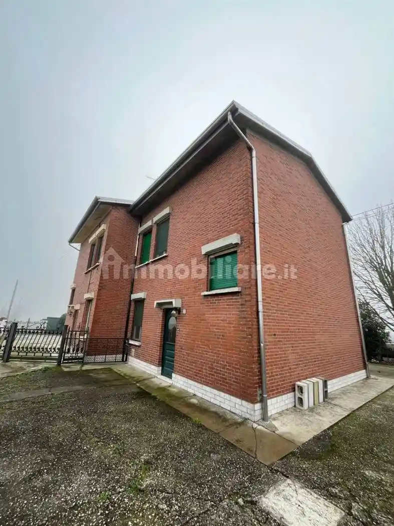 Terratetto unifamiliare 130 m², buono stato, Viadana - foto 4