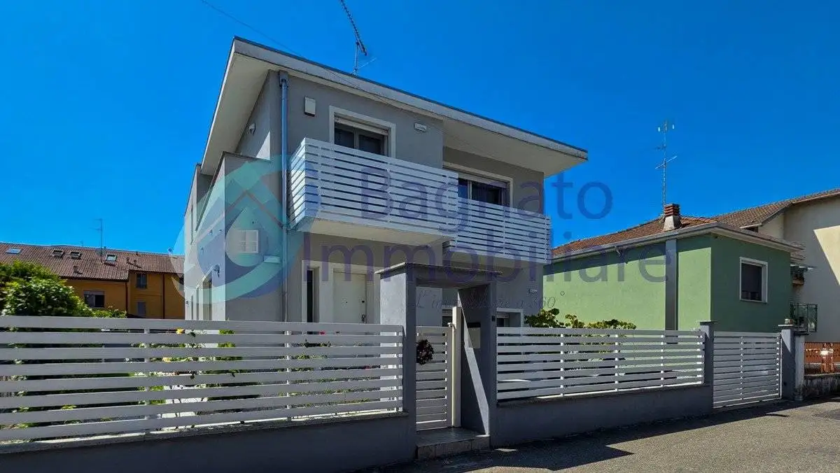 Villa in vendita a Novara