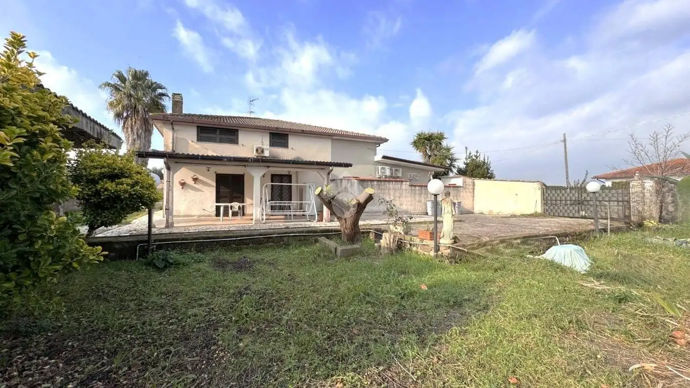 Villa in vendita a Latina