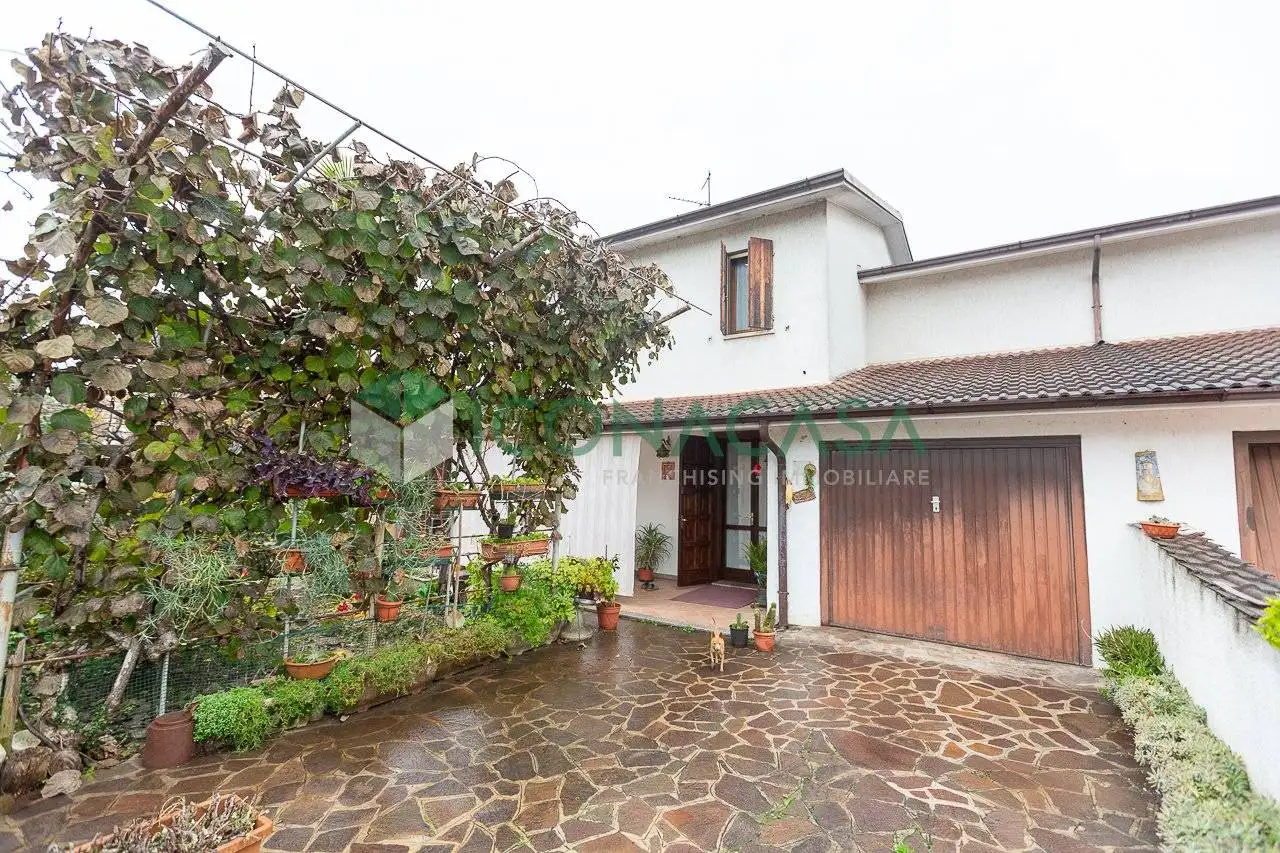 Villa in vendita a Madignano