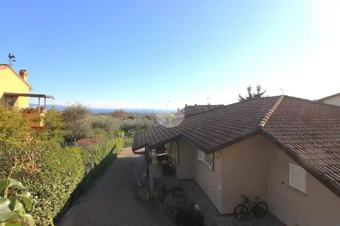 Villa in vendita a Soiano del Lago