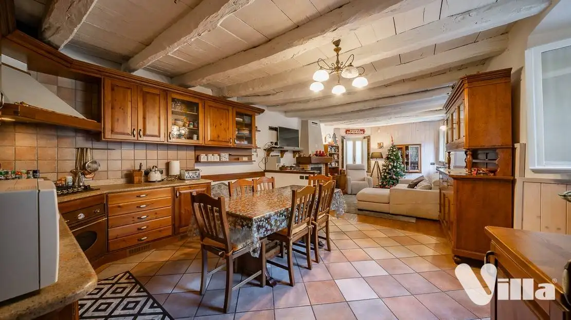 Casa indipendente in vendita a Colle Brianza