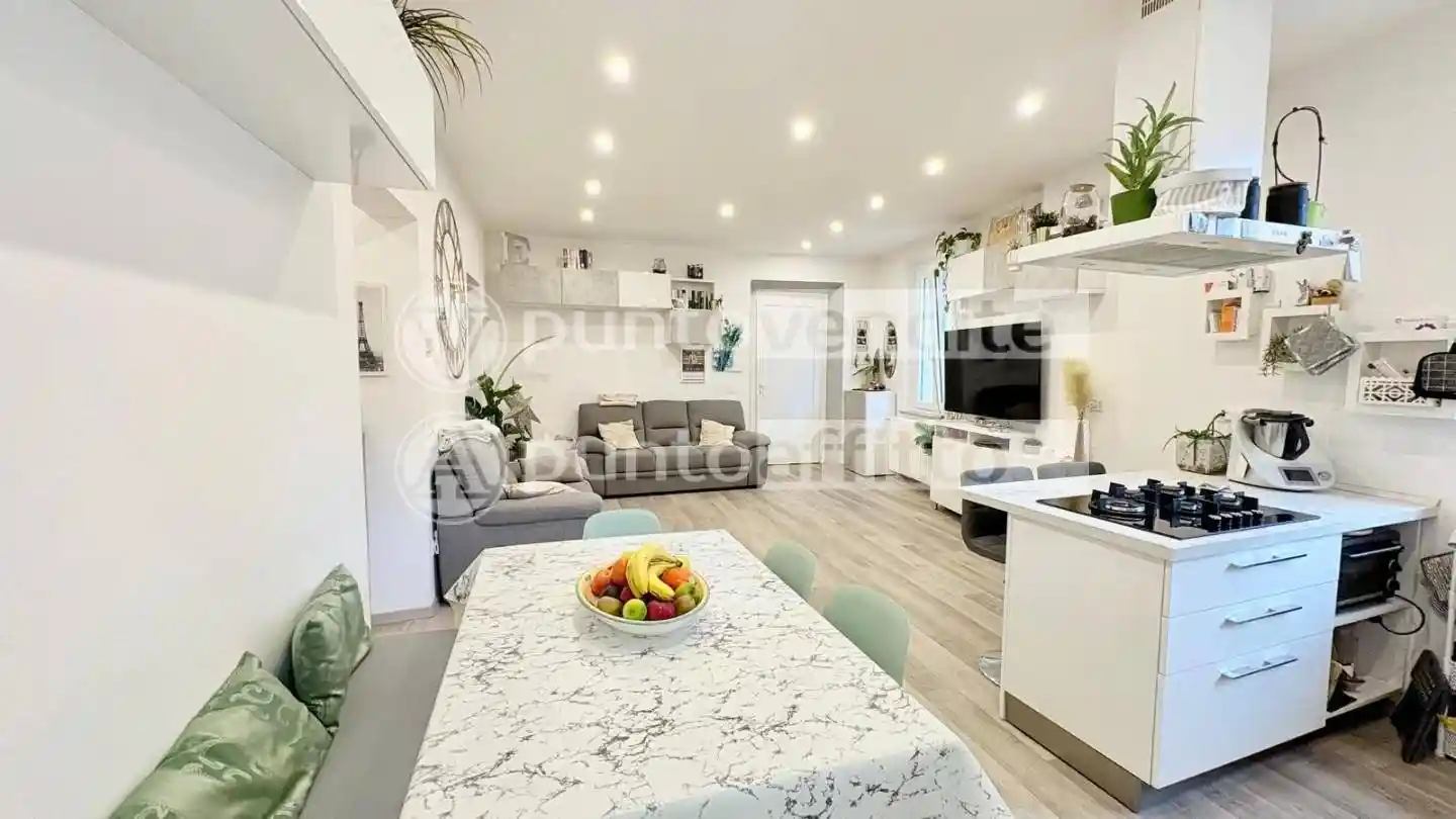 Appartamento piazza del Carmine,  55100, Piazza Anfiteatro - Torre Guinigi, Lucca - foto 2