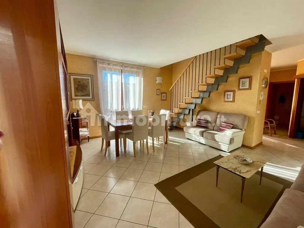 Trilocale via Del Fontanone, Centro, Azzate - foto 5