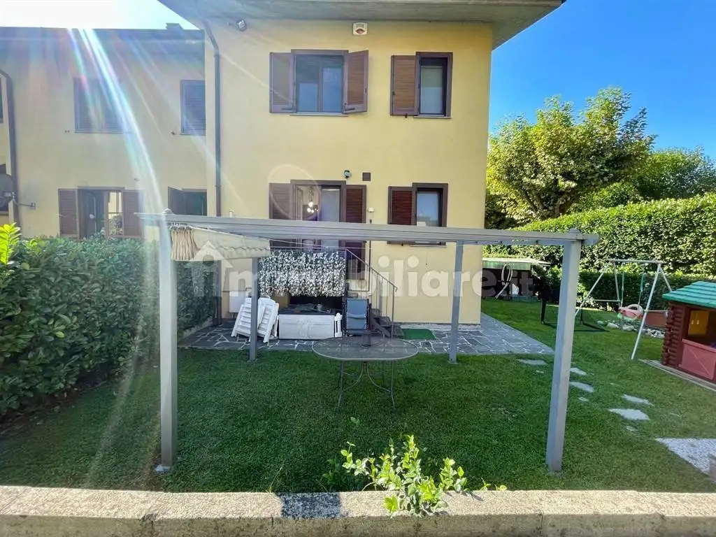 Villetta a schiera in vendita a Azzate