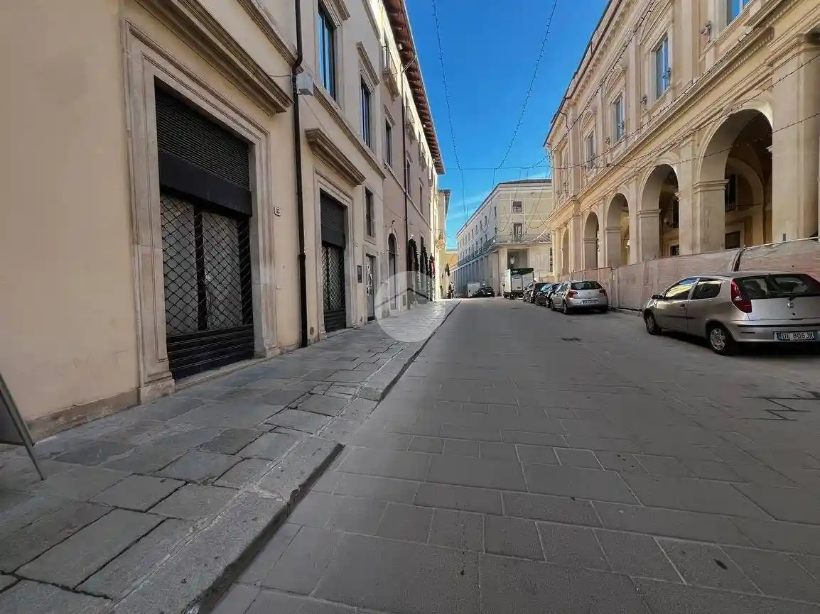 Bilocale Locale Commerciale corso PRICIPE UBERTO, Duomo - Fontana Luminosa, L'Aquila - foto 2