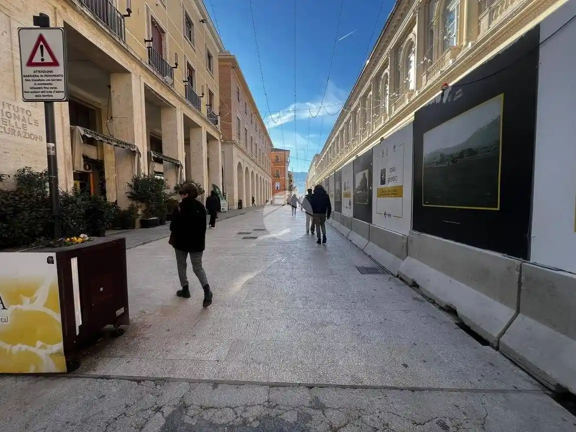 Bilocale Locale Commerciale corso PRICIPE UBERTO, Duomo - Fontana Luminosa, L'Aquila - foto 4