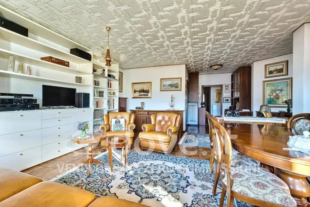 Quadrilocale viale Giovanni Paolo I 48, Centro, Belluno - foto 3