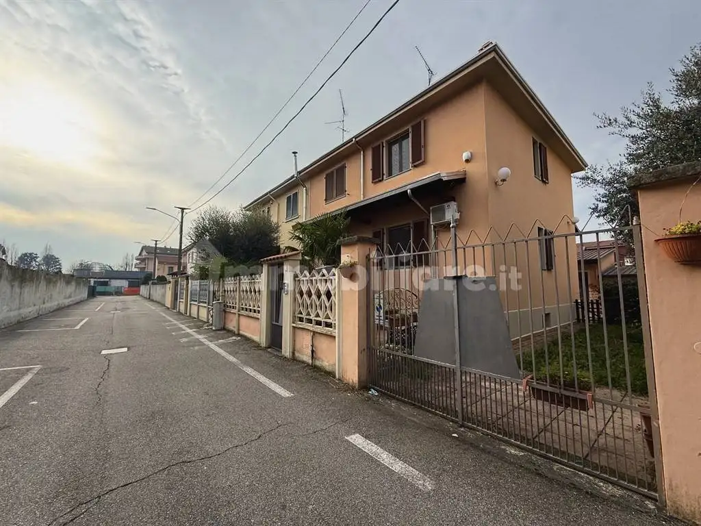 Villetta a schiera in vendita a Santo Stefano Ticino