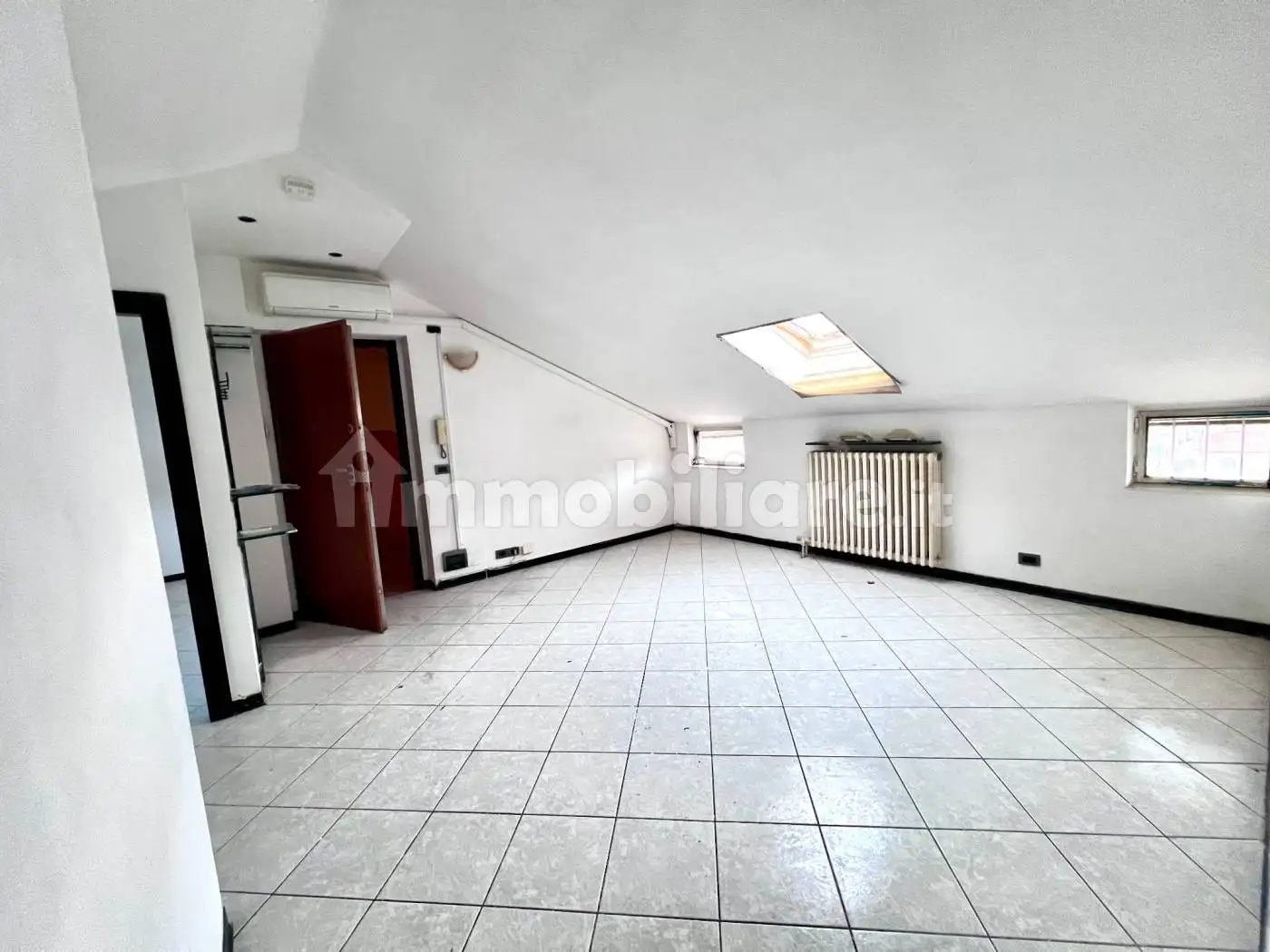 Mansarda via Padre Giuseppe Girotti 16, Borgo Piave, Corso Europa, Zona Ferrero, Alba - foto 2