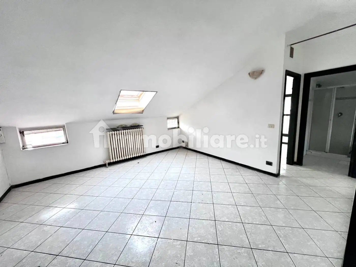 Mansarda via Padre Giuseppe Girotti 16, Borgo Piave, Corso Europa, Zona Ferrero, Alba - foto 3