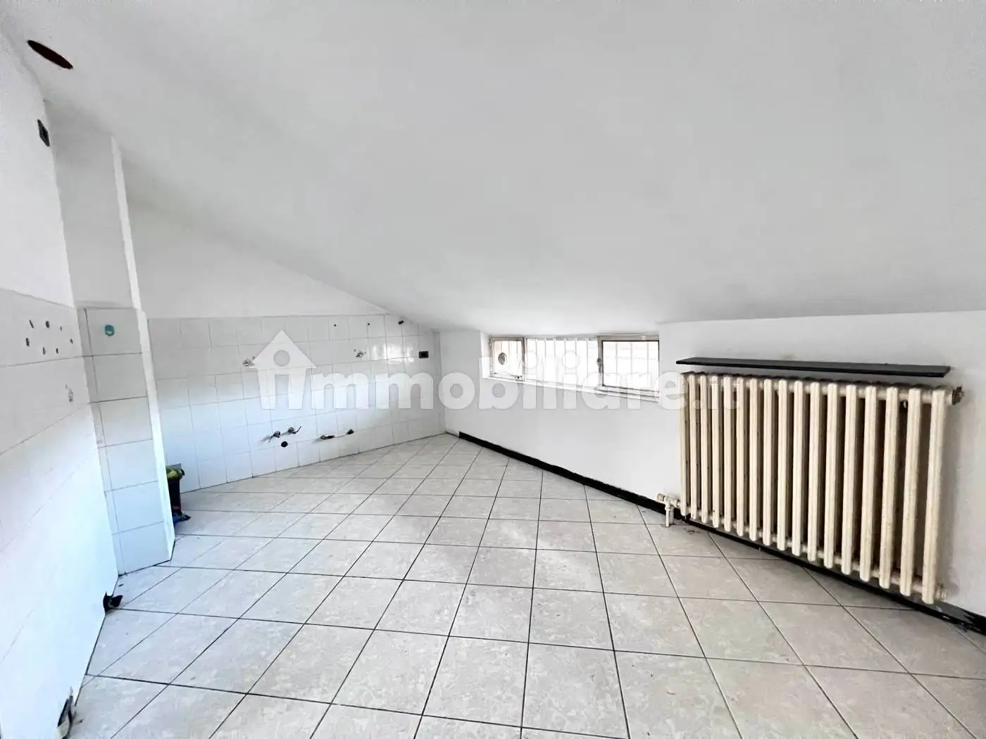 Mansarda via Padre Giuseppe Girotti 16, Borgo Piave, Corso Europa, Zona Ferrero, Alba - foto 5