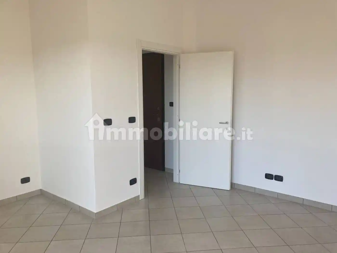 Bilocale via Pietro Corziatto 6, Centro, Ciriè - foto 4