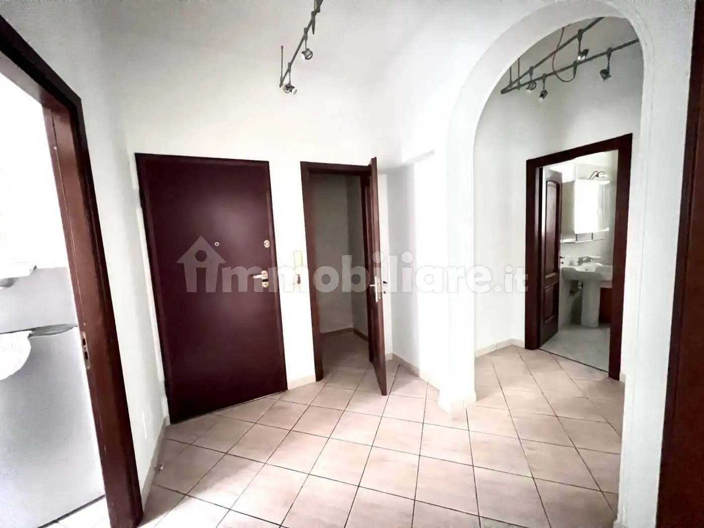 Trilocale via Massimo d'Azeglio 16, Borgo Piave, Corso Europa, Zona Ferrero, Alba - foto 2