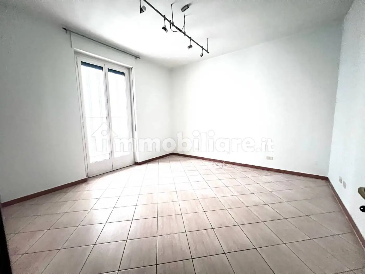 Trilocale via Massimo d'Azeglio 16, Borgo Piave, Corso Europa, Zona Ferrero, Alba - foto 3