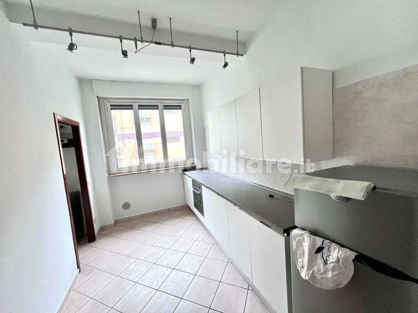 Trilocale via Massimo d'Azeglio 16, Borgo Piave, Corso Europa, Zona Ferrero, Alba - foto 4