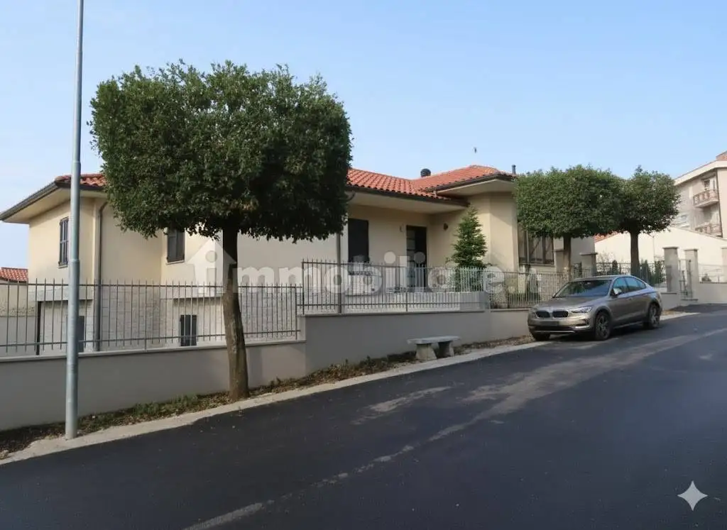 Villa in vendita a Agugliano