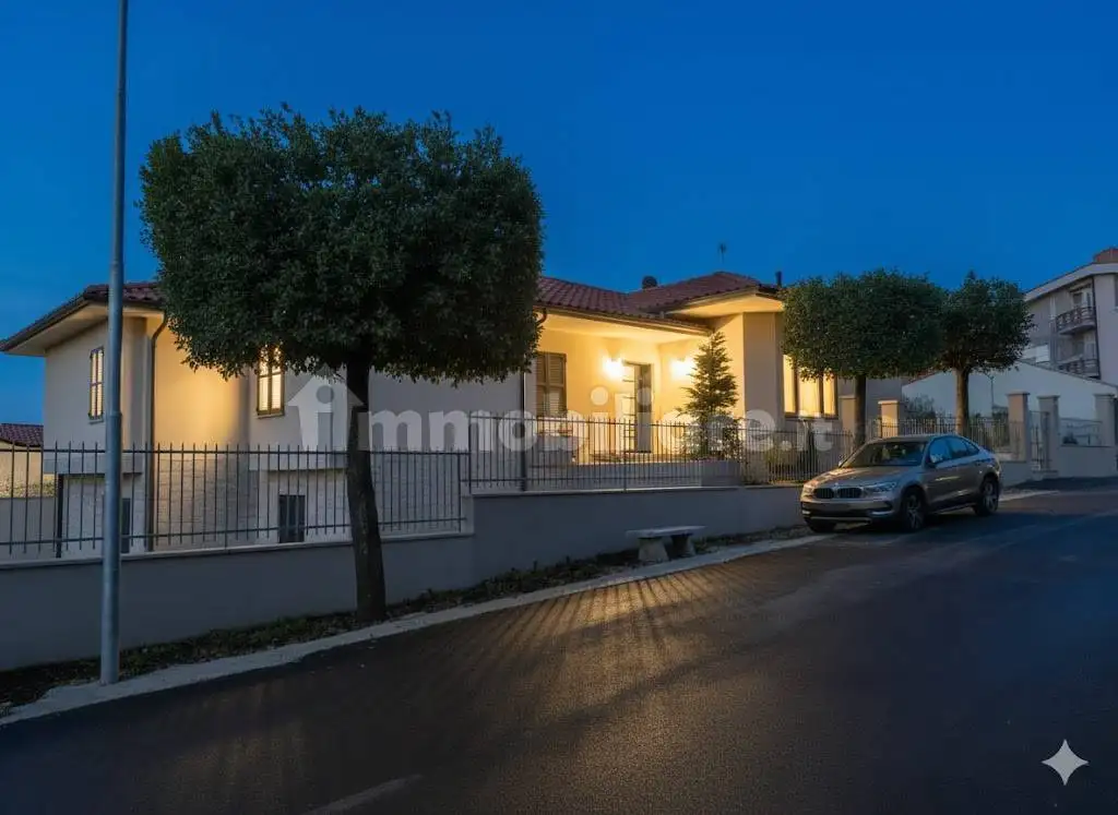 Villa unifamiliare, buono stato, 480 m², Centro, Agugliano - foto 2