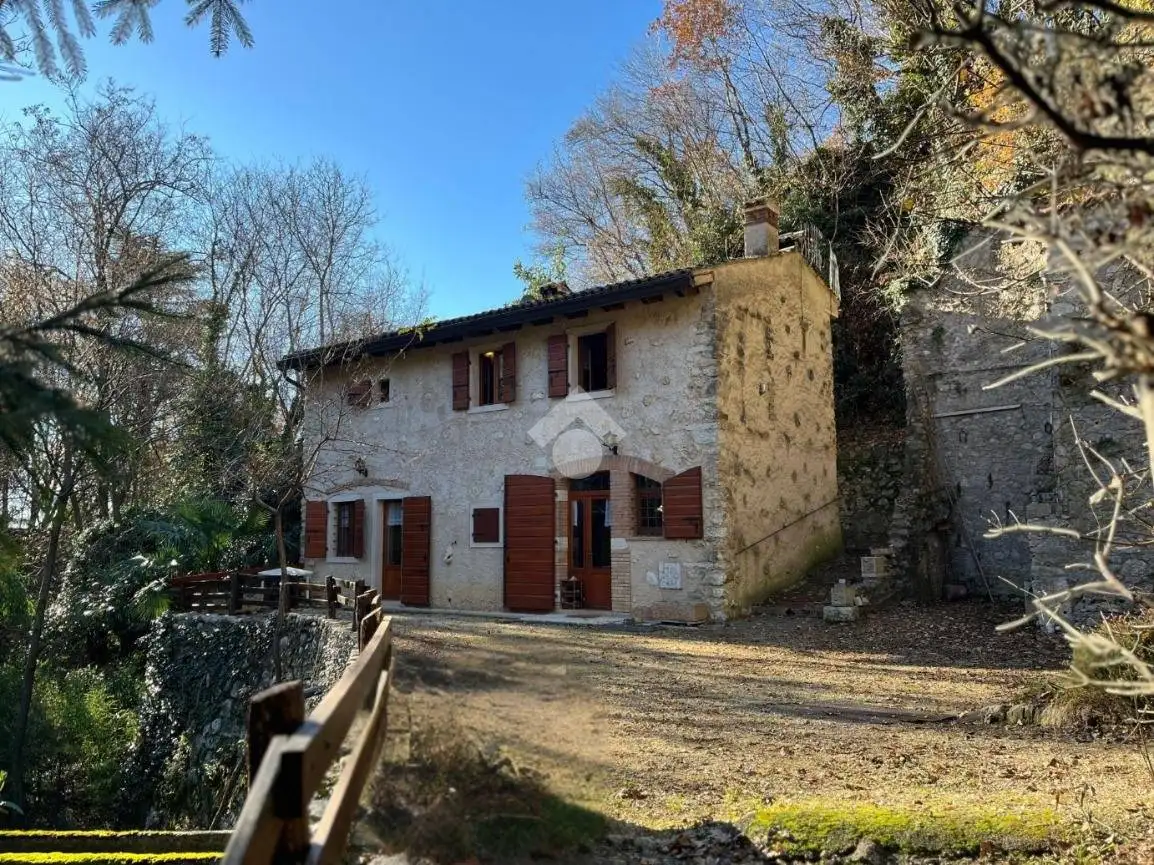 Rustico - Casale in vendita a Caprino Veronese