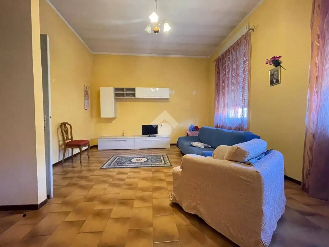 Trilocale via Emilia 295, Centro, Broni - foto 2