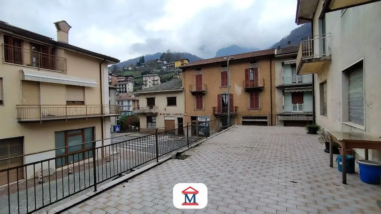 Palazzo - Edificio in vendita a Val Brembilla