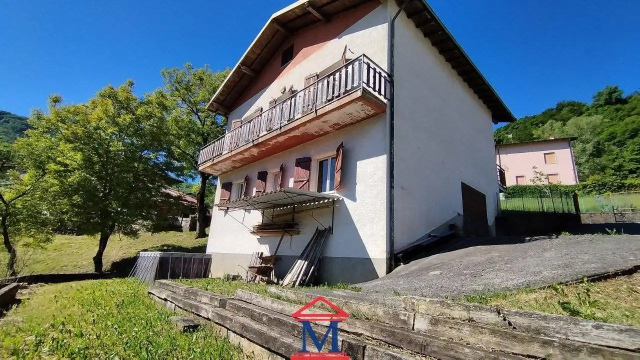 Villa in vendita a Val Brembilla