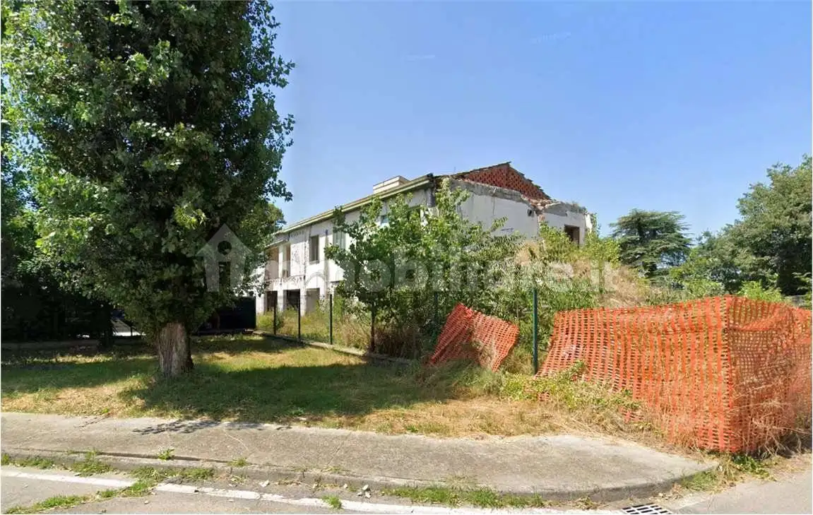 Palazzo - Stabile in asta a Montodine