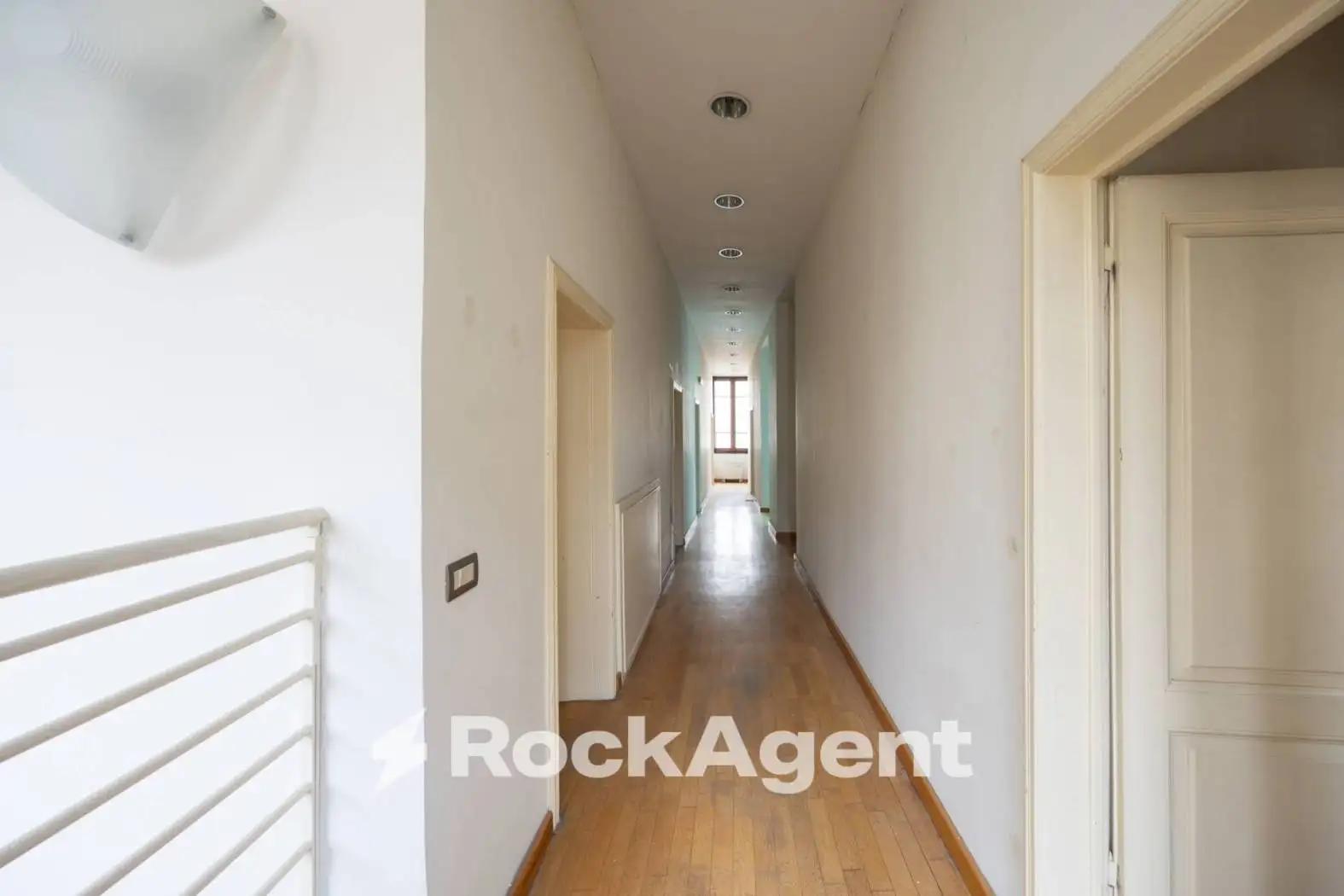 Palazzo - Edificio in Affitto - foto 2