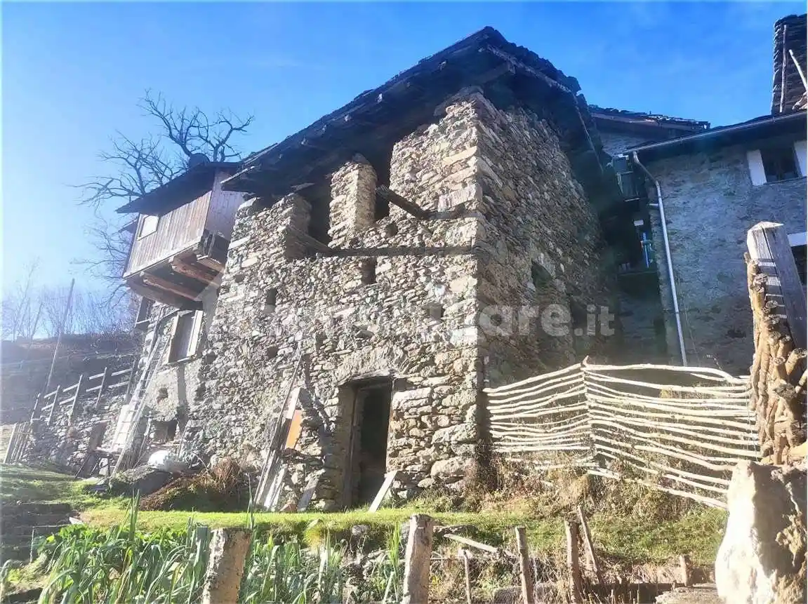 Rustico, da ristrutturare, 100 m², Perloz - foto 2
