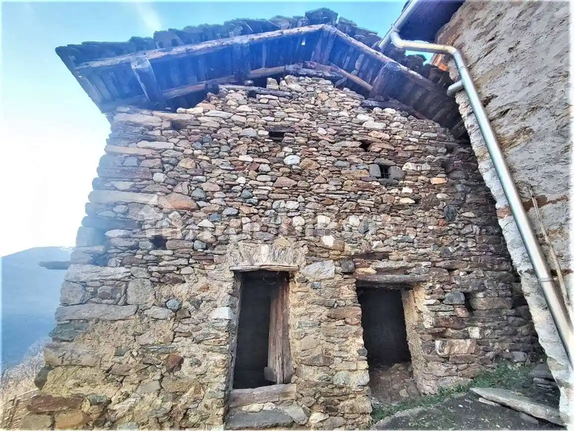 Rustico, da ristrutturare, 100 m², Perloz - foto 4