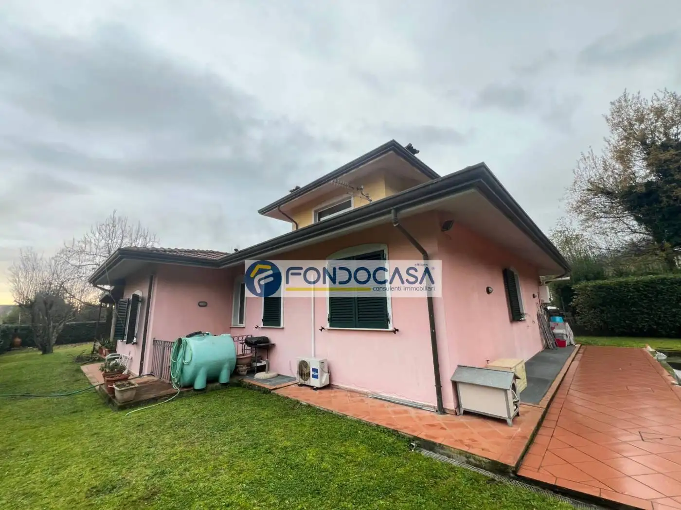 Villa in vendita a Massa