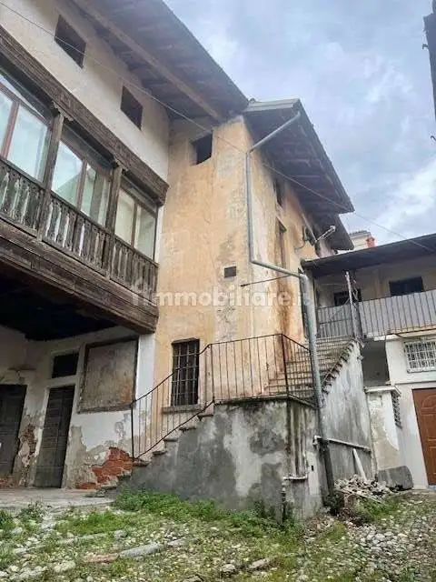 Casa indipendente in asta a Cuvio