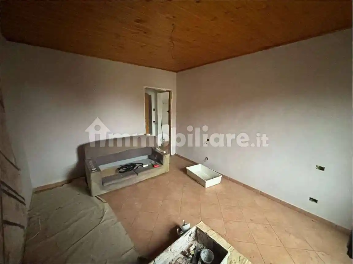 Appartamento all'asta vicolo Vira, 8, Cocquio-Trevisago - foto 2
