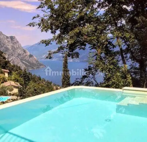 Villa in vendita a Tremosine sul Garda
