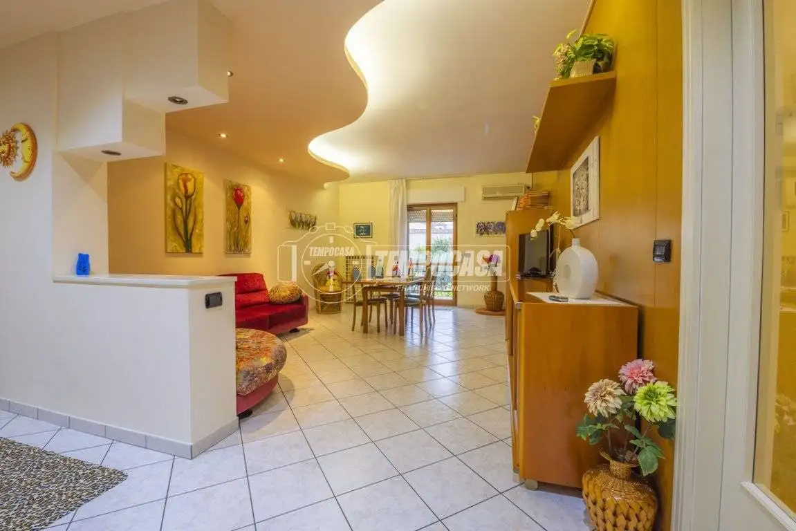 Appartamento viale Montolmo 19, Centro, Corridonia - foto 4