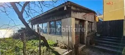 Casa indipendente in asta a Trieste