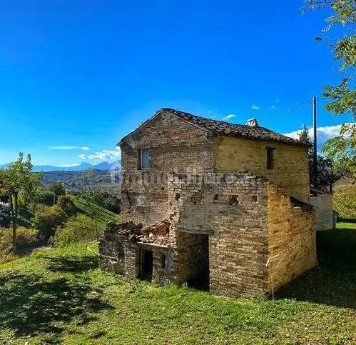 Rustico - Casale in vendita a Carassai