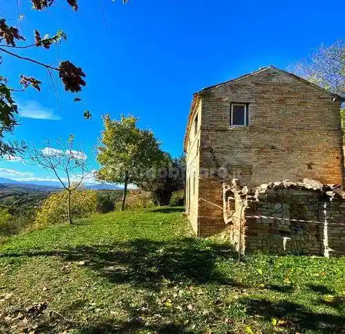 Rustico, da ristrutturare, 140 m², Carassai - foto 2