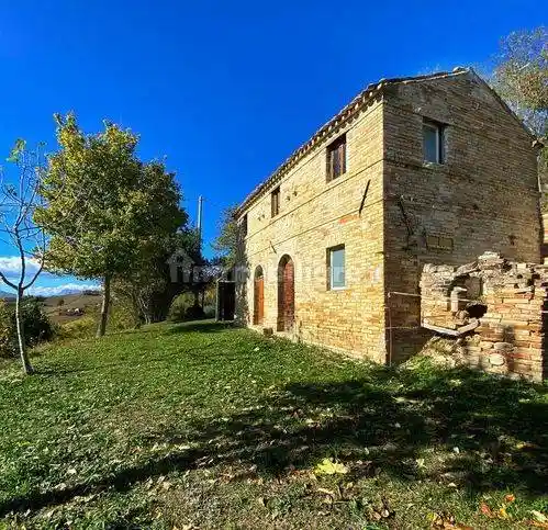 Rustico, da ristrutturare, 140 m², Carassai - foto 3