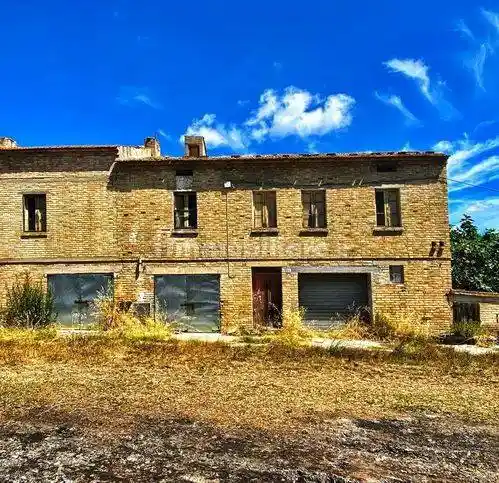 Rustico, da ristrutturare, 360 m², Carassai - foto 2
